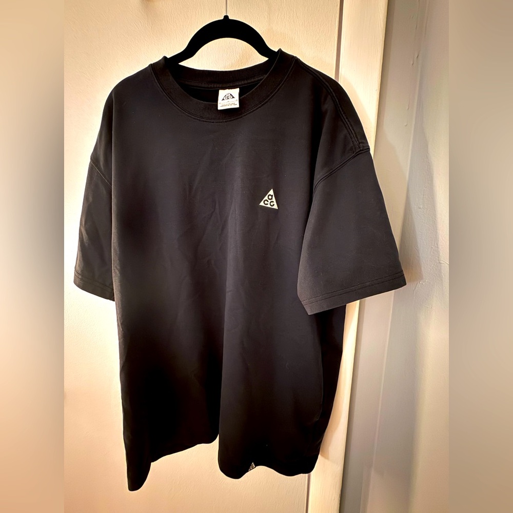 acg (by Nike) men’s black stylish t-shirt; size medium